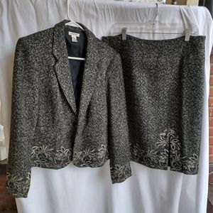 Fully lined two piece suit